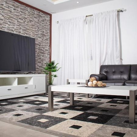 Luxury Suites Chester One ดาการ์ ภายนอก รูปภาพ