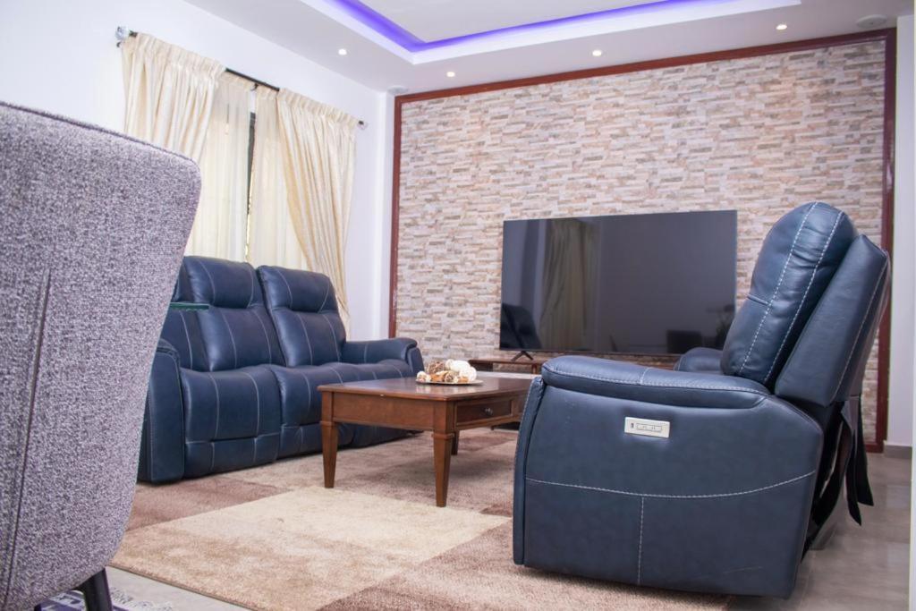 Luxury Suites Chester One ดาการ์ ภายนอก รูปภาพ