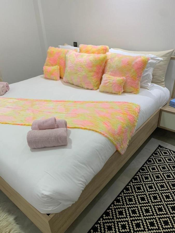 Luxury Suites Chester One ดาการ์ ภายนอก รูปภาพ
