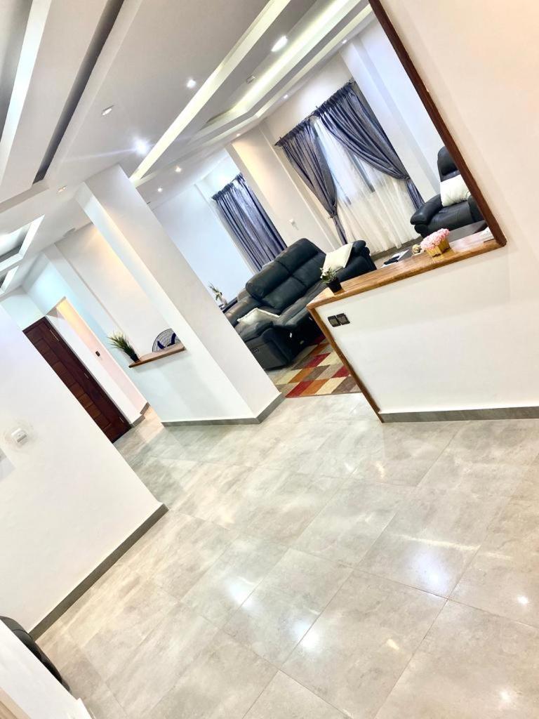 Luxury Suites Chester One ดาการ์ ภายนอก รูปภาพ
