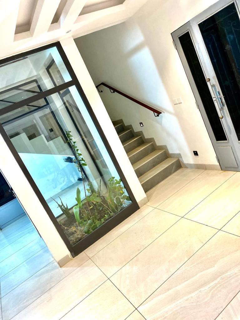 Luxury Suites Chester One ดาการ์ ภายนอก รูปภาพ
